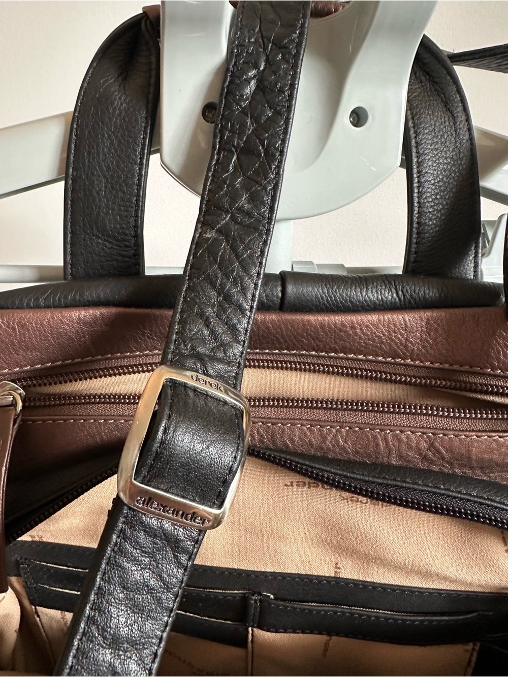 Black Leather Tote with Branded Beige Lining - Picture 4 of 12